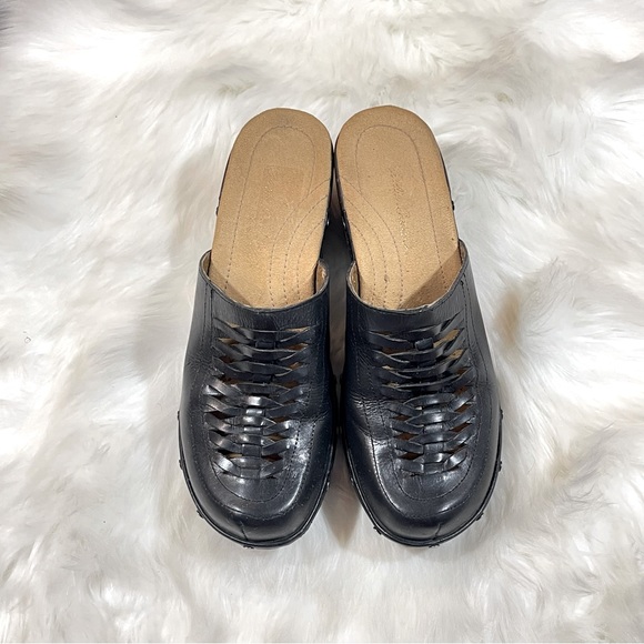 Eddie Bauer Women’s Black Braided Leather Mule Clogs - Picture 6 of 8
